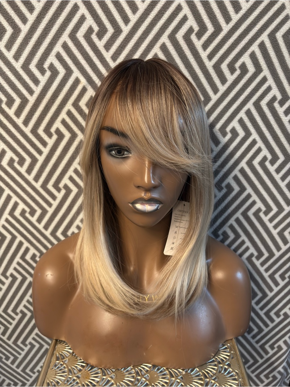 Sleek Layered Women's Wig in Blonde Ombre with Bangs